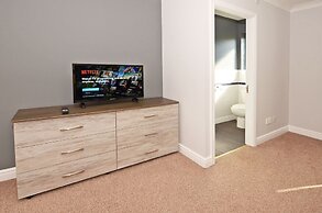 Ideal for Alton Towers, Staffordshire and The Peak District