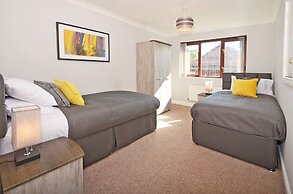 Ideal for Alton Towers, Staffordshire and The Peak District