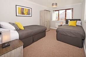 Ideal for Alton Towers, Staffordshire and The Peak District