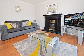 Ideal for Alton Towers, Staffordshire and The Peak District
