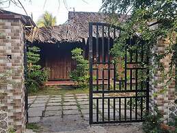 Peaceful Homestay in the Middle of Fruit Garden - Room With two Double
