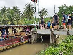 Peaceful Homestay in the Middle of Fruit Garden - Room With two Double