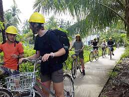Peaceful Homestay in the Middle of Fruit Garden - Room With two Double