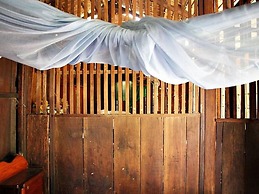 Peaceful Homestay in the Middle of Fruit Garden - Room With Public Res