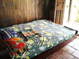 Peaceful Homestay in the Middle of Fruit Garden - Room With Public Res