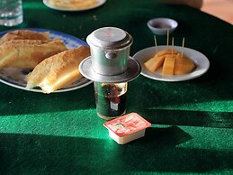 Peaceful Homestay in the Middle of Fruit Garden - Room With Public Res