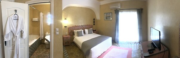 Room-double Room in a Charming Villa in