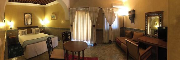 Room-double Room in a Charming Villa in