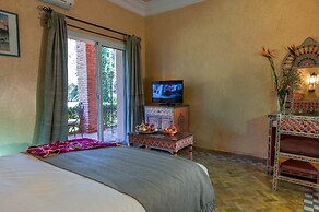 Room-double Room in a Charming Villa in