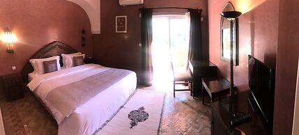 Room-double Room in a Charming Villa in