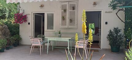 Studio Apartments Roza - A Charming Oasis in the Centre of Makarska