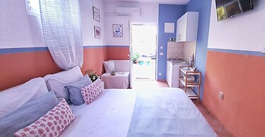 Studio Apartments Roza - A Charming Oasis in the Centre of Makarska