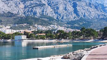 Studio Apartments Roza - A Charming Oasis in the Centre of Makarska