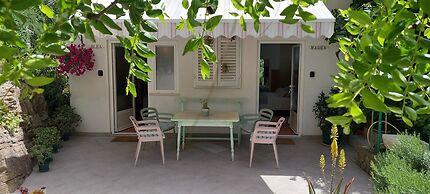 Studio Apartments Roza - A Charming Oasis in the Centre of Makarska