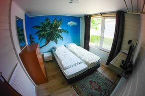 Chalet Valentina With Sauna by the Lauwersmeer