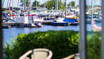 Chalet Valentina With Sauna by the Lauwersmeer
