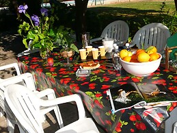 Villa Very Close to Seville With Beautiful Gardens and Pool