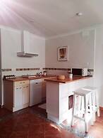 Bright Apartment With Bedroom, Living Room and Private Bathroom by the