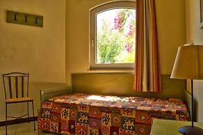 Cottage-apartment On The Coast In Rural Bliss