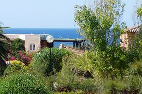 Cottage-apartment On The Coast In Rural Bliss