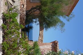 Cottage-apartment On The Coast In Rural Bliss