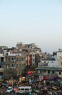 Room in Guest Room - Maplewood Guest House, Neeti Bagh, New Delhiit is