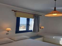 Entire Private Suite Sea Full View With Balcony, Shared Pool and Air C