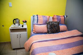 Room in Guest Room - Relaxing Guest House in the Heart of Ndabeni