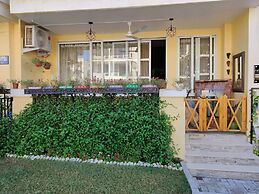 Room in Condo - 'mount View Double-bed' By Aparna Bienvenue !