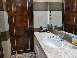 Room in Condo - 'mount View Double-bed' By Aparna Bienvenue !