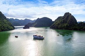 Halong Bay Cruise For Backpackers