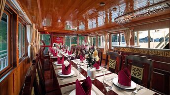 Halong Bay Cruise For Backpackers