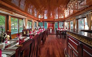 Halong Bay Cruise For Backpackers