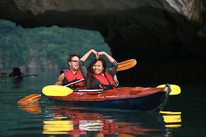Halong Bay Cruise For Backpackers
