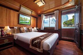 Halong Bay Cruise For Backpackers