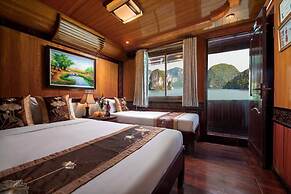 Halong Bay Cruise For Backpackers