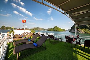 Halong Bay Cruise For Backpackers