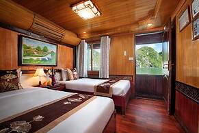 Halong Bay Cruise For Backpackers