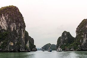 Halong Bay Overnight Cruise