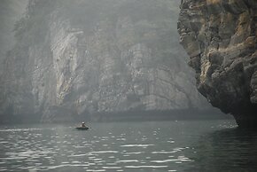 Halong Bay Overnight Cruise