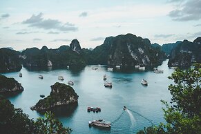 Halong Bay Overnight Cruise