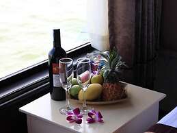 Halong Bay Overnight Cruise