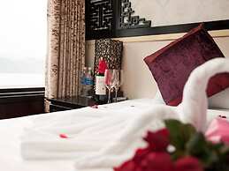 Halong Bay Overnight Cruise