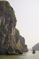 Halong Bay Overnight Cruise