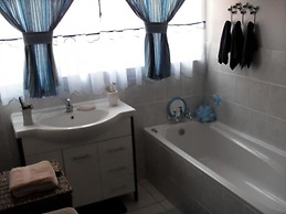 Casa Villa Guest House Carletonville - Suite 1