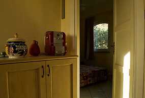 Lovely Panoramic Sea View Cottage-apartment With Adjacent Beach