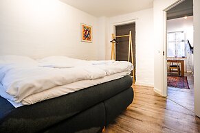 Sanders Lake - Pleasant 2-bdr Apt in City Center