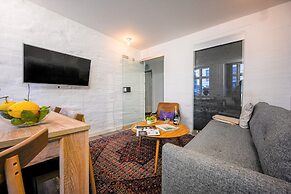 Sanders Lake - Pleasant 2-bdr Apt in City Center