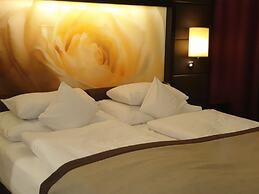 Room in Guest Room - Sun Shine Senior Suite Full View