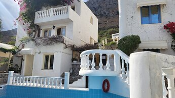 Room in Guest Room - Sun Shine Senior Suite Full View